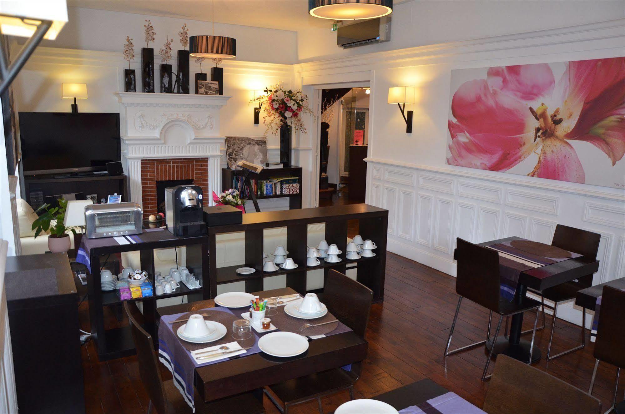 Ama Hotel Биариц Екстериор снимка